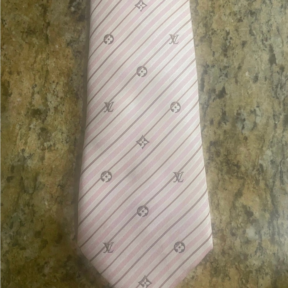 100% Authentic Louis Vuitton tie